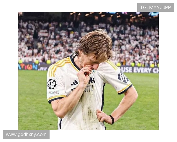 米兰皇马正式宣布魔笛和A费加盟各自球队 新赛季补强再添重磅引援